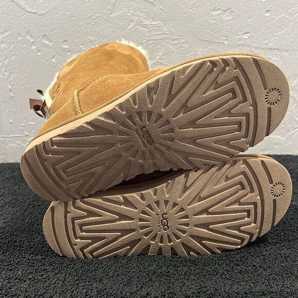 🔥🔥 UGG Australia Bailey Bow II Chestnut Suede Winter Boot US Women Sz 8 - EUC - Picture 7 of 10